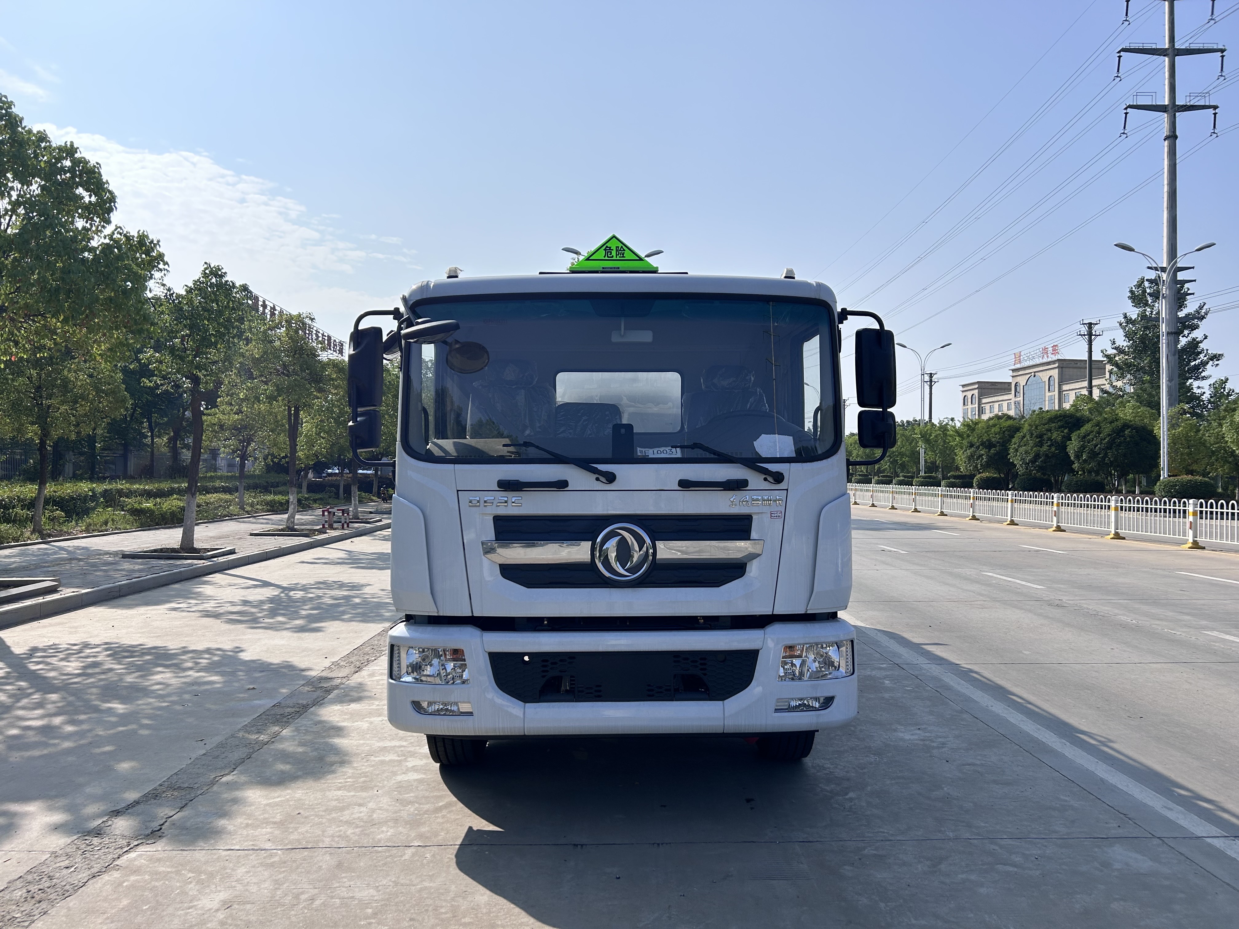 成龍威牌:D9 15立方加油車